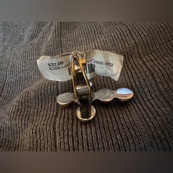 BNWT Boutique cross necklace, earrings & adjustable ring set - Picture 7 of 8